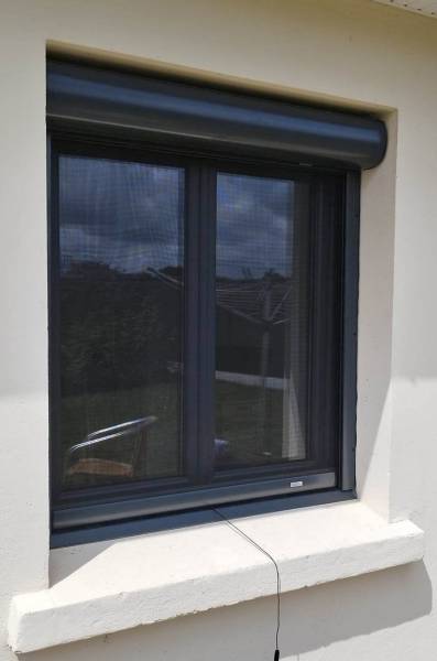 Installation de volets roulants motorisé solaires avec moustiquaire intégrée à Lillebonne (76170)